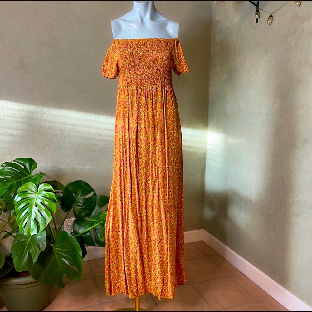 Yellow ochre long maxi dress, dainty floral pattern, ribbed / stretchy top, SM